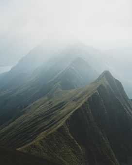 绿色大山丘图