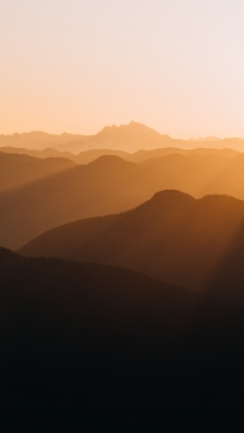 水墨风层叠山