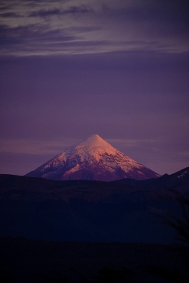 粉红色的富士山图片