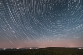 夏季旋转流星雨星空图