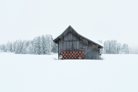 雪山木屋图