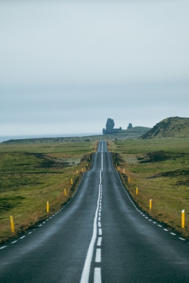 笔直的乡间山路