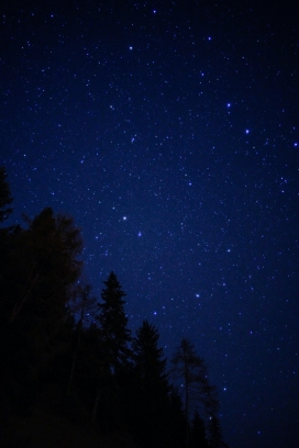 蓝色夏季的星空