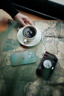 世界地图上的下午茶咖啡