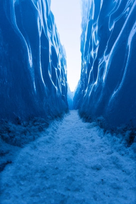 蓝色冰川狭路
