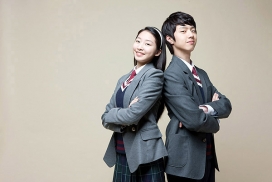 韩国2010年最新大学生情侣搭配校服图片