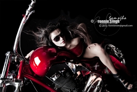 欧美GIRL MACHINE 行走在摩托车上的诱惑女人--香车美女