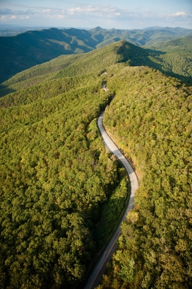 https://www.2008php.com/国外Cameron Davidson Aerial Photography航空摄影-崎岖的路