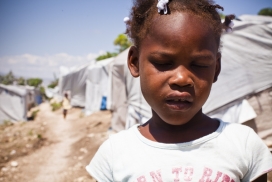 Haitian Homes海地地震后生活写照人像