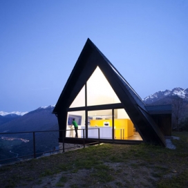西班牙比利牛斯山脉Pyrenees陡坡的石头房子-建筑师Cadaval SOLA