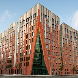 荷兰建筑师Erick van Egeraat-汉堡混合红色砖块分叉的大厦