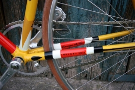 意大利一类固定齿轮的五彩自行车