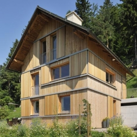 House HV高山小屋-Kombinat建筑师作品，木材百叶窗像一个的滑动拼图