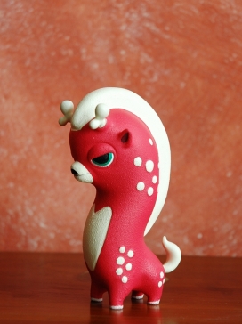 奥地利维也纳Teodoru Badiu玩具设计师作品-害羞魅力的海马姑娘树脂玩具