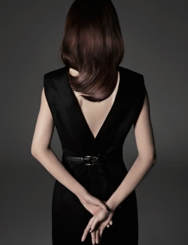 高颈时尚黑奏鸣曲-韩国时尚黑暗的极简主义芭莎