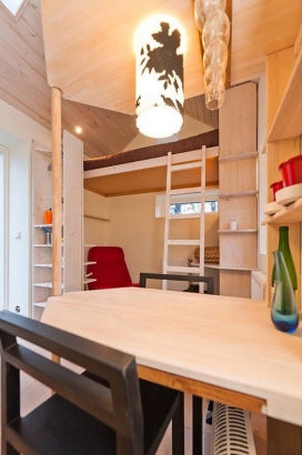 瑞典最小的公寓-你可曾见过如此紧凑，造型可爱，仅仅12平方米，设计巧妙的东西吗？ 一间阁楼卧室，带用餐区的小厨房，一间浴室