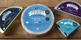 Shepherds&Purse 荠菜母羊奶酪包装设计，采用了大胆的色块实现产品差异化