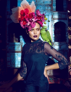 华丽鲜丽的花边礼服与头饰时尚女装秀-著名墨西哥艺术家Sandra化妆