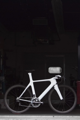 Prius X Parlee黑白自行车设计-美国纽约Casey Emmons作品
