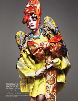 新传统-生动的色彩图案外观时装秀-Vogue荷兰