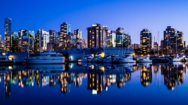 加拿大温哥华-璀璨的蓝调城市夜景倒影