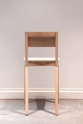 简单的木制椅