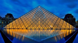 卢浮宫博物馆金字塔