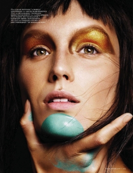 Vogue荷兰2013-11月-美诱的层次纹理图案时装，是一场令人兴奋的活泼拍摄