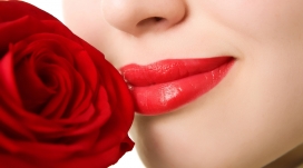 美丽嘴唇与玫瑰