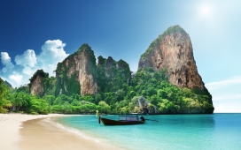 泰国碧绿的海水山峰美景