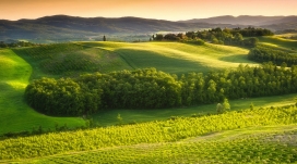 https://www.2008php.com/美丽的意大利绿色山丘风景