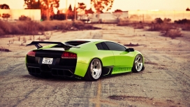 绿黑兰博基尼Lamborghini经典跑车尾部侧面壁纸下载