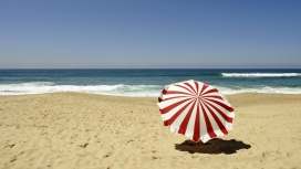美丽的海滩-度假伞