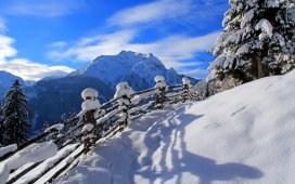 高清晰冬季蓝色白色雪景壁纸下载