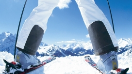 高清晰阿尔卑斯山滑雪圣地冬季游乐园壁纸下载
