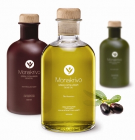 Monakrivo Extra特级初榨橄榄油包装设计-储存在玻璃瓶上的土色编码粉末，标识成为核心焦点。Monakrivo这个名字，在希腊语中意味着独特的，珍贵和心爱的意思。