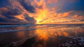 日落海滩云美景壁纸