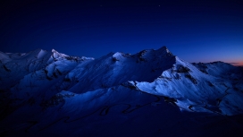 雪山蓝景壁纸