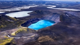 高清晰蓝色埃亚菲亚德拉火山湖壁纸