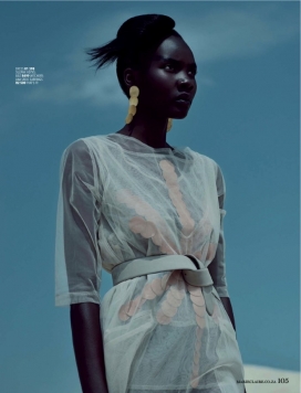 “无人区”-Marie Claire玛丽克莱尔南非十二月-从粉红到淡褐色中性色调搭配黄金口，彰显现代风范