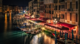 意大利威尼斯运河港口夜景壁纸