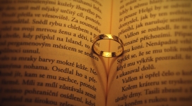 藏在书中的戒指