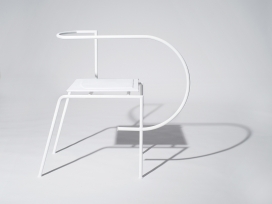 有隐藏意义的白色扶手椅子-单色的外观和大胆的建筑线条，非对称的形状