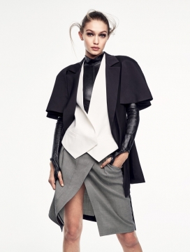 Vogue中国-单肩连衣裙，饰有豹纹细节和紫色眼影，超大的夹克和粗糙的毛衣