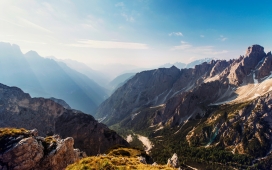 高清晰壮观的山峰壁纸