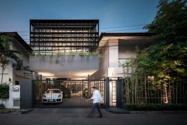 花笼屋-一个钢立面充满盆艺的Anonym曼谷的房子