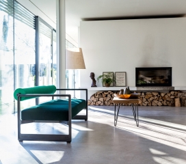 Konstantin Grcic为Magis提供工业灵感的家具-铸铁抛光的现代家具，以优雅的方式利用合金材料，打造优雅而略带工业感的外观的家居