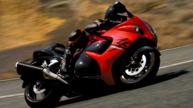 高清晰红色铃木hayabusa摩托车壁纸
