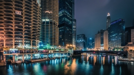 芝加哥晚上江边夜景