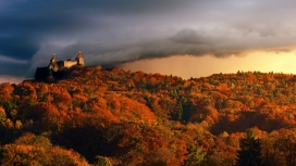 城堡森林的秋天